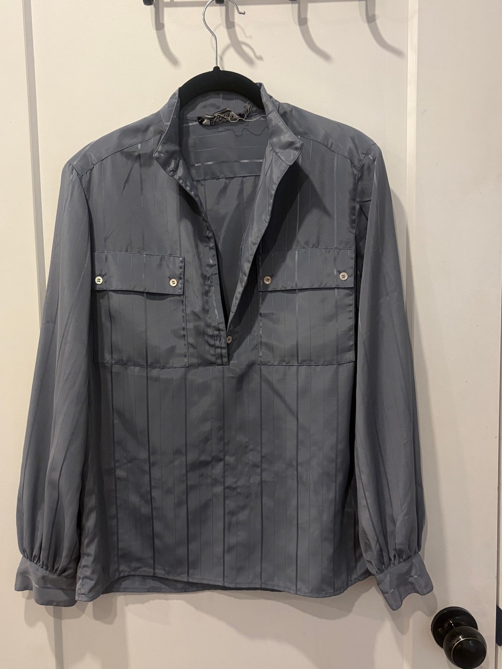 Women’s grey Long-Sleeve 1/4 button down blouse